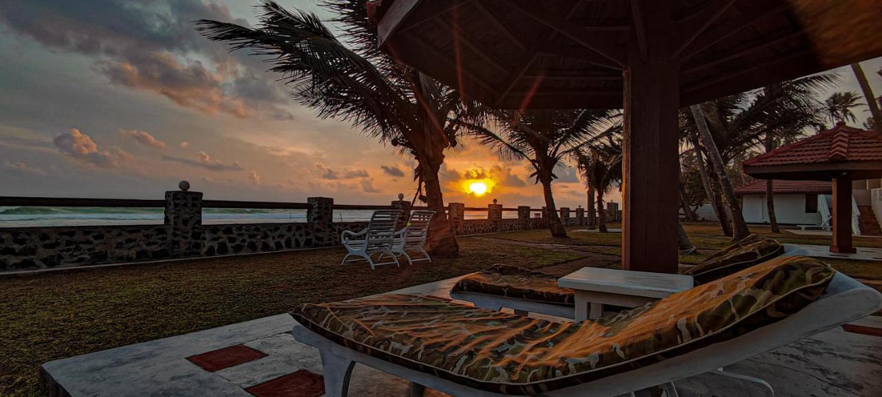 Nu-Vin Beach Hotel Ahangama Exterior foto