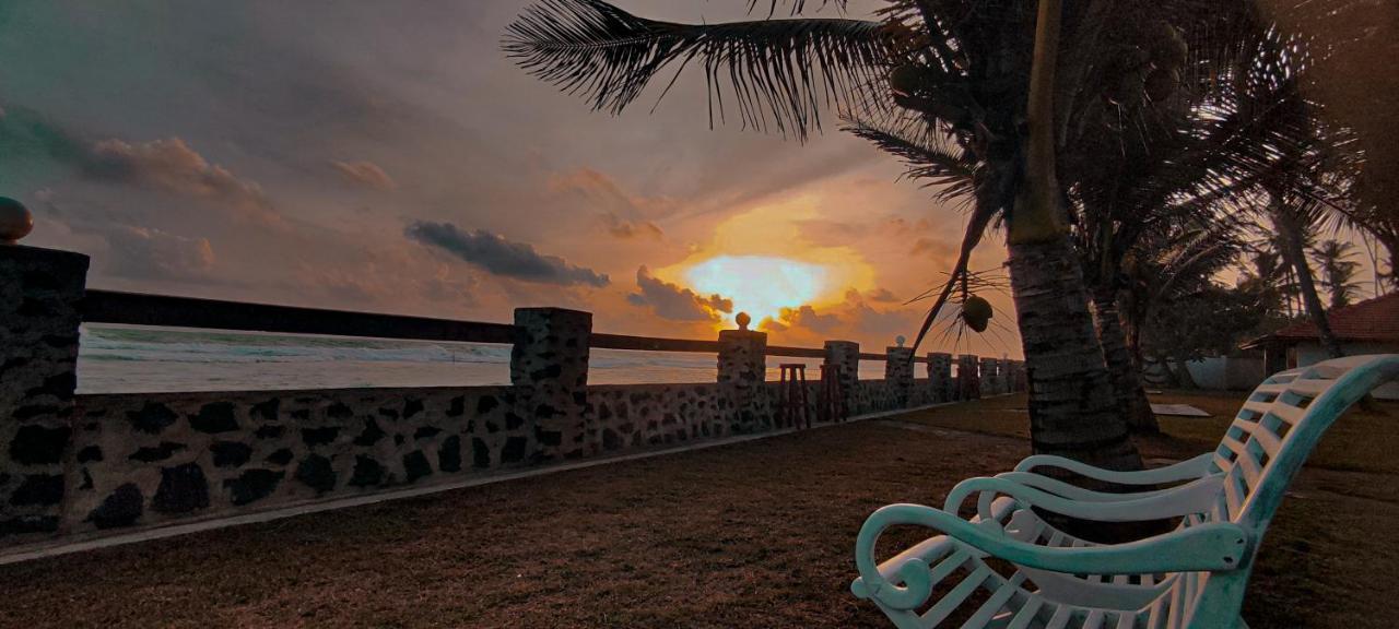 Nu-Vin Beach Hotel Ahangama Exterior foto